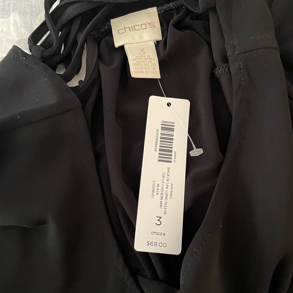 New Chico’s top with details on back and sleeves. - Picture 4 of 6